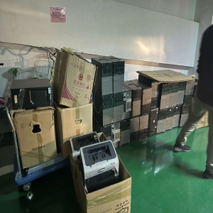 深圳暖心回收！小哥搬完旧物，还留下一张暖心服务卡