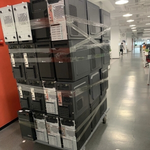 别人收废品讨价还价像谈判，我们报价直接 “甩王炸”
